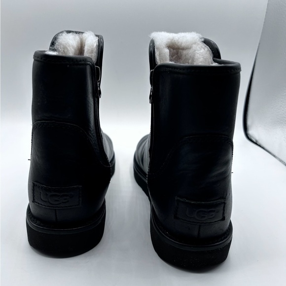 Uggs leather side zip sherpa lined SZ 9  . - Picture 10 of 16